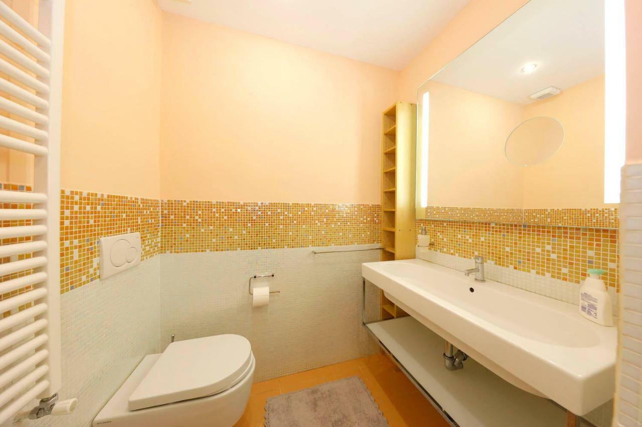 Siena Uptown - Sabrina'S Cozy Apartment Екстериор снимка